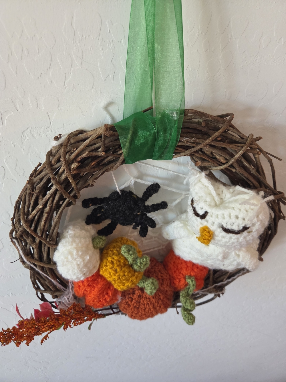 Handcrafted 14in White Owl & Pumpkin Fall Wreath with Green Ribbon - Picture 4 of 5